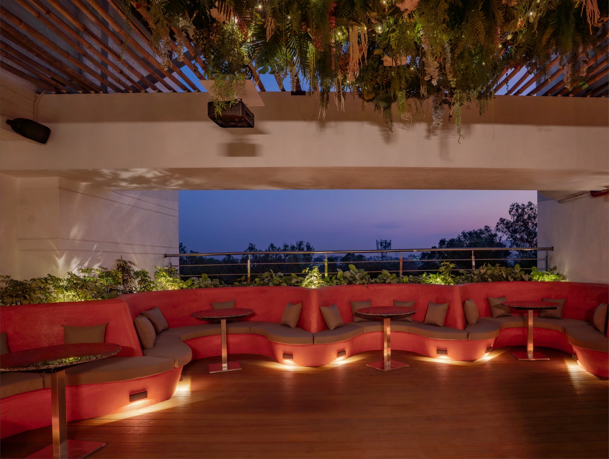 Horizon rooftop dining